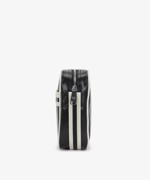 FRED PERRY(フレッドペリー)の「Classic Mini Shoulder Bag/クラシックミニショルダーバッグ(ショルダーバッグ・メンズ・ブラック/ネイビー・ONE SIZE)」の16枚目の写真