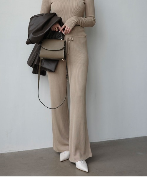 anuans（アニュアンス）の「リュクスビスコースニットパンツ（その他