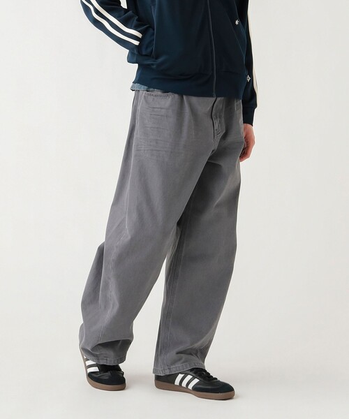 BEAMS HEART（ビームスハート）の「カラー カーブ バギー デニム（デニムパンツ・メンズ・チャコールグレー/ライトブラウン・SMALL/MEDIUM/LARGE）」の2枚目の写真