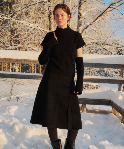 FOLNUA(フォルニュア)の「CEMBER WOOL MIDI FLARED SKIRT (BLACK)(スカート・レディース・その他・MEDIUM/SMALL)」の1枚目の写真