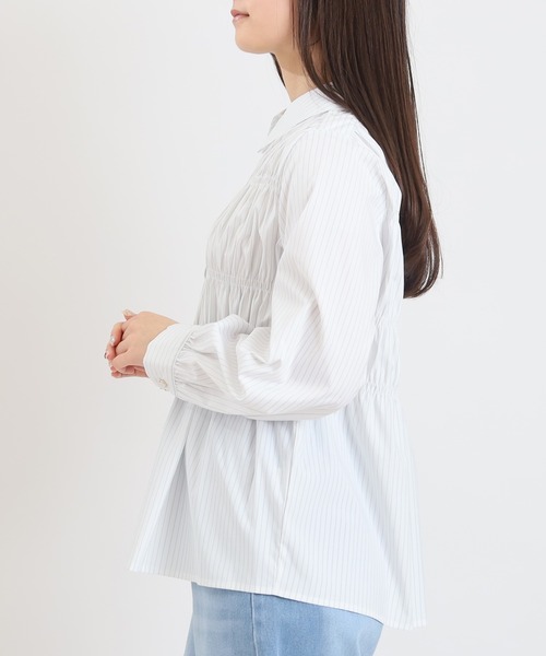 TRUDEA（トルディア）の「シャーリングシャツ(ストライプ・無地)（シャツ/ブラウス・レディース・アイボリー/サックスブルー/その他・MEDIUM）」の5枚目の写真