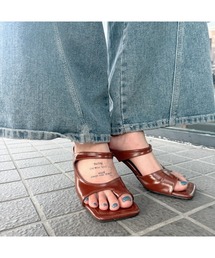 Flugge（フラッジー）の「カットヒールスクエアサンダル（サンダル）」