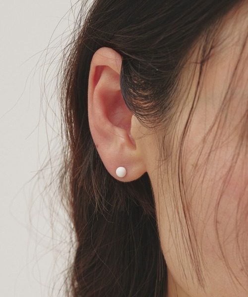 TODAYFUL(トゥデイフル)の「Mini Dot Pierce(ピアス(両耳用)・レディース・ホワイト/ブラック・FREE)」の1枚目の写真