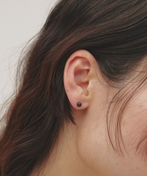 TODAYFUL(トゥデイフル)の「Mini Dot Pierce(ピアス(両耳用)・レディース・ホワイト/ブラック・FREE)」の2枚目の写真