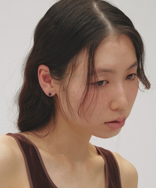 TODAYFUL(トゥデイフル)の「Mini Dot Pierce(ピアス(両耳用)・レディース・ホワイト/ブラック・FREE)」の4枚目の写真