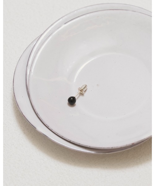 TODAYFUL(トゥデイフル)の「Mini Dot Pierce(ピアス(両耳用)・レディース・ホワイト/ブラック・FREE)」の7枚目の写真