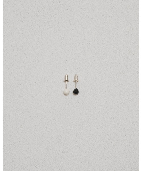 TODAYFUL(トゥデイフル)の「Mini Dot Pierce(ピアス(両耳用)・レディース・ホワイト/ブラック・FREE)」の8枚目の写真