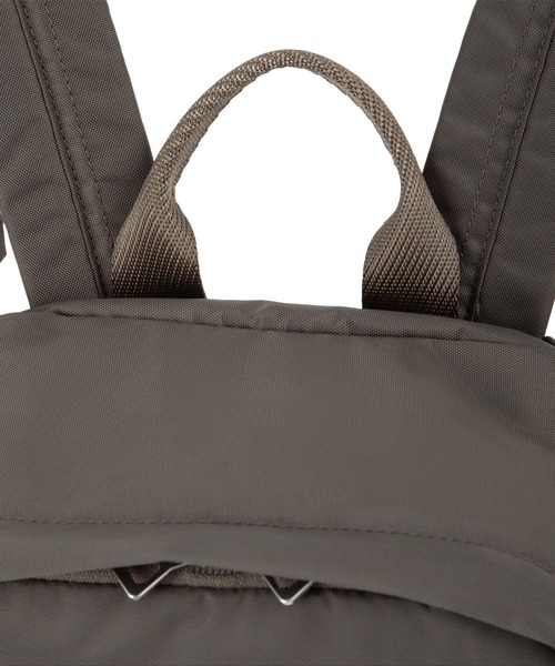 ace.(エース)の「リュックサック フィカス 20L ace.×HAyU 19105(バックパック/リュック・レディース・ブラック/ライトグレー/チャコール・FREE)」の18枚目の写真