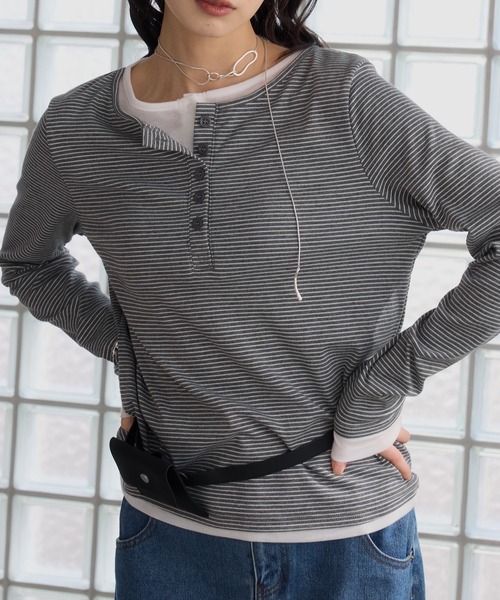210nouve(トゥージュヌーブ)の「フェイクレイヤード ボーダー ヘンリーネック ロンT(Tシャツ/カットソー・レディース・ホワイト/ブラック/グレー・FREE)」の3枚目の写真