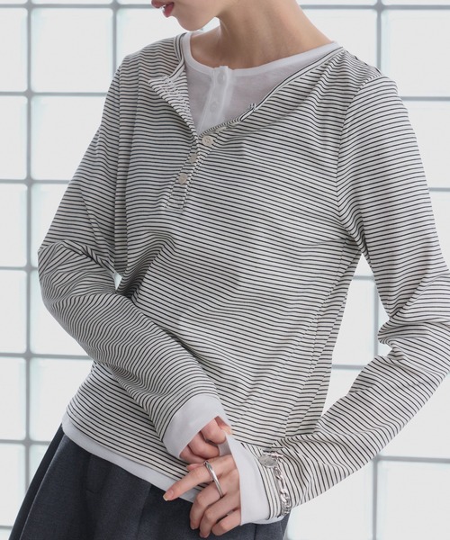 210nouve(トゥージュヌーブ)の「フェイクレイヤード ボーダー ヘンリーネック ロンT(Tシャツ/カットソー・レディース・ホワイト/ブラック/グレー・FREE)」の1枚目の写真