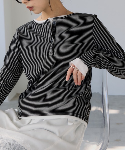 210nouve(トゥージュヌーブ)の「フェイクレイヤード ボーダー ヘンリーネック ロンT(Tシャツ/カットソー・レディース・ホワイト/ブラック/グレー・FREE)」の2枚目の写真
