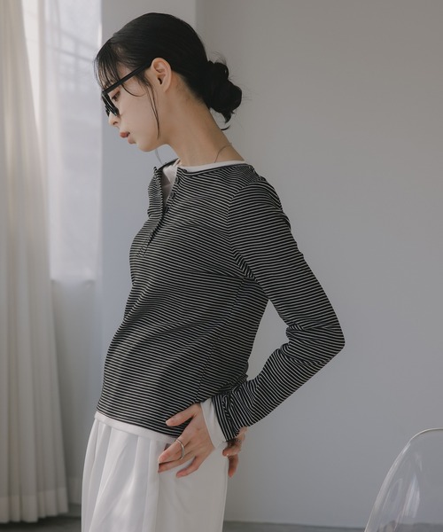210nouve(トゥージュヌーブ)の「フェイクレイヤード ボーダー ヘンリーネック ロンT(Tシャツ/カットソー・レディース・ホワイト/ブラック/グレー・FREE)」の5枚目の写真