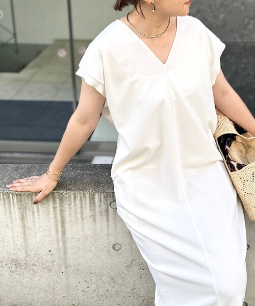 Rie Miller(リエミラー)の「ウォッシャブル袖口リブマキシ丈ワンピースジョーゼットダンボール(ワンピース・レディース・ブラック/オフホワイト・38)」の2枚目の写真