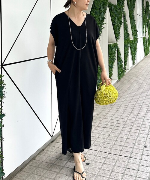 Rie Miller(リエミラー)の「ウォッシャブル袖口リブマキシ丈ワンピースジョーゼットダンボール(ワンピース・レディース・ブラック/オフホワイト・38)」の1枚目の写真