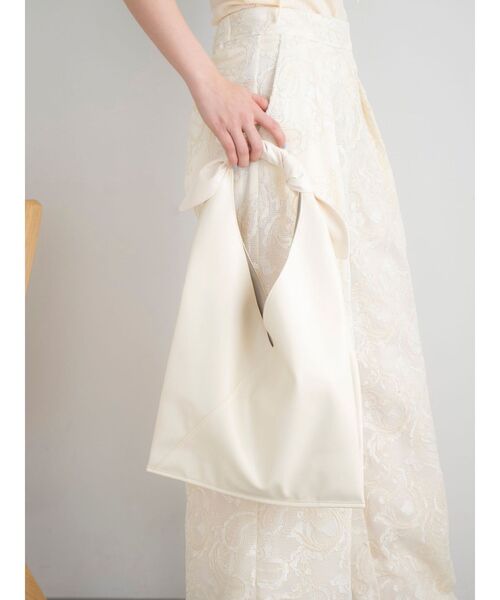 Ungrid(アングリッド)の「リボンデザインフェイクレザーバッグ(ハンドバッグ・レディース・オフホワイト/ブラック・FREE)」の1枚目の写真