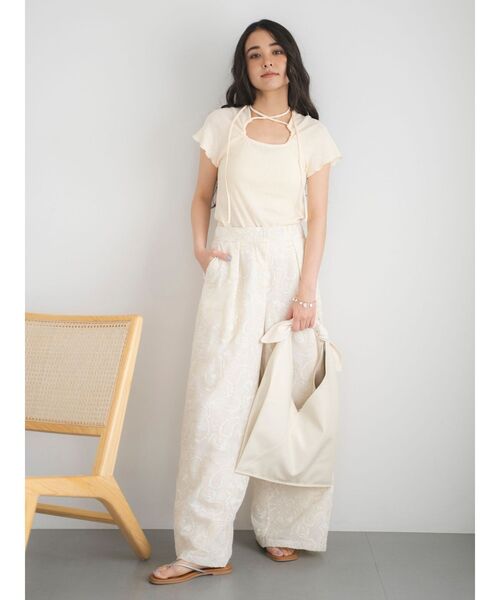 Ungrid(アングリッド)の「リボンデザインフェイクレザーバッグ(ハンドバッグ・レディース・オフホワイト/ブラック・FREE)」の4枚目の写真