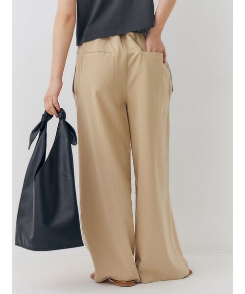 Ungrid(アングリッド)の「リボンデザインフェイクレザーバッグ(ハンドバッグ・レディース・オフホワイト/ブラック・FREE)」の7枚目の写真