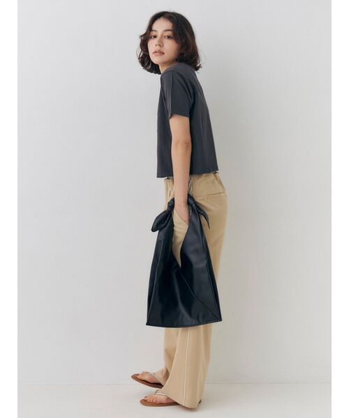 Ungrid(アングリッド)の「リボンデザインフェイクレザーバッグ(ハンドバッグ・レディース・オフホワイト/ブラック・FREE)」の8枚目の写真