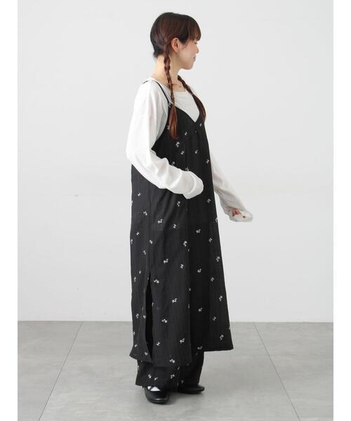 Samansa Mos2(サマンサ モスモス)の「シアー楊柳刺繍キャミソールワンピース(ワンピース・レディース・オフホワイト/ブラック/ミント・F)」の10枚目の写真