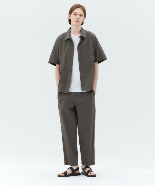 MINDBRIDGE(マインドブリッジ)の「リラックスフィットフルバンディングパンツ(その他パンツ・メンズ・カーキ/ライトベージュ・36/32/30/29)」の4枚目の写真