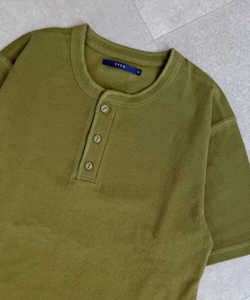 CPCM(シーピーシーエム)の「スパンリブヘンリーT(Tシャツ/カットソー・メンズ・カーキ/ブラック/ホワイト・MEDIUM/LARGE)」の1枚目の写真