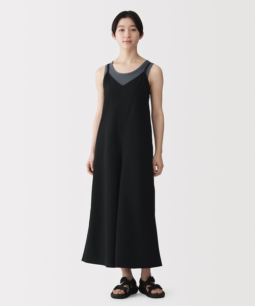 無印良品(ムジルシリョウヒン)の「婦人 風を通す ストレッチサッカーサロペット(サロペット/オーバーオール・レディース・グレー/ブラック/ネイビー・M/S/XL/L)」の2枚目の写真