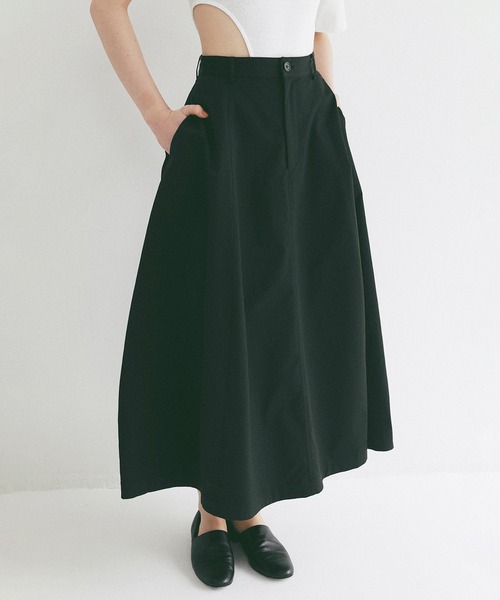 CLANE(クラネ)の「COCOON LINE VOLUME SKIRT(スカート・レディース・ベージュ/ブラック/ホワイト・1/0)」の6枚目の写真