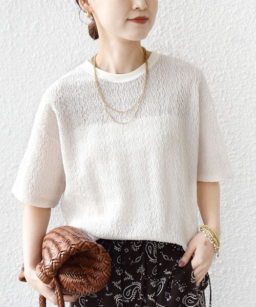 SHIPS（シップス）の「【WEB限定】〈手洗い可能〉ウェーブ クレープ ショート スリーブ カットソー（Tシャツ/カットソー・レディース・ナチュラル/ベージュ/ブラック・ONE SIZE）」の7枚目の写真