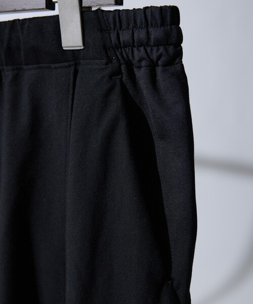 DESIGNWORKS（デザインワークス）の「【接触冷感 / COVEROSS(R) 】ミリタリーピンタックショーツ / セットアップ対応（その他パンツ・メンズ・ホワイト/ライトグレー/ブラック/ブラウン・48/46）」の8枚目の写真