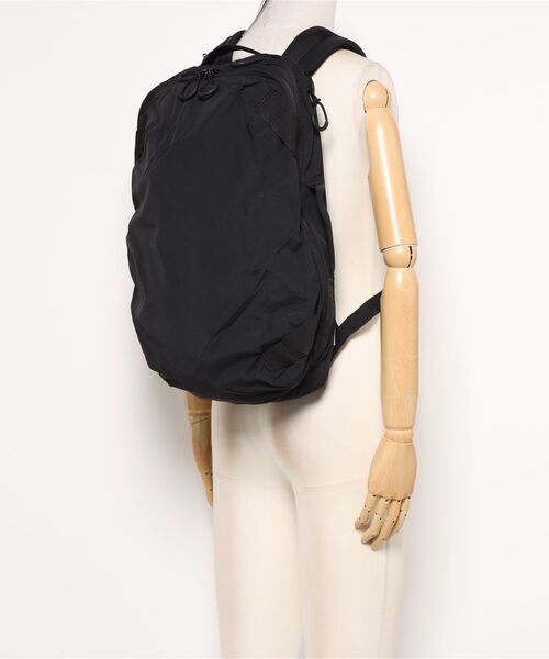 HIGH! STANDARD(ハイスタンダード)の「MT. RAINIER DESIGN × HIGH! STANDARD /ウィンドシェッド コンパクト パック(バックパック/リュック・メンズ・オリーブ/ブラック/カーキ系/チャコール・ONE)」の13枚目の写真