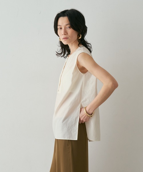 qualite(カリテ)の「シルキーローンブラウス 春服 夏服 オフィスカジュアル(シャツ/ブラウス・レディース・アイボリー/ライム・フリー)」の21枚目の写真