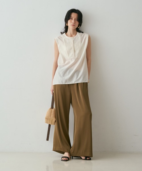 qualite(カリテ)の「シルキーローンブラウス 春服 夏服 オフィスカジュアル(シャツ/ブラウス・レディース・アイボリー/ライム・フリー)」の3枚目の写真