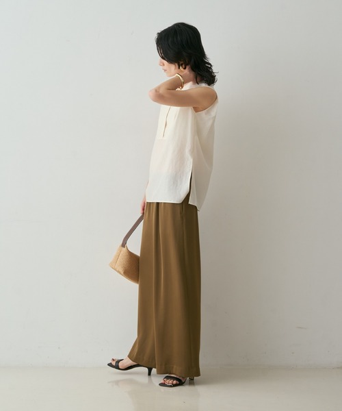 qualite(カリテ)の「シルキーローンブラウス 春服 夏服 オフィスカジュアル(シャツ/ブラウス・レディース・アイボリー/ライム・フリー)」の4枚目の写真