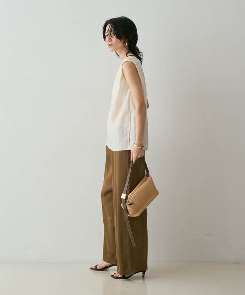 qualite(カリテ)の「シルキーローンブラウス 春服 夏服 オフィスカジュアル(シャツ/ブラウス・レディース・アイボリー/ライム・フリー)」の6枚目の写真