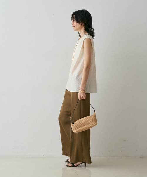qualite(カリテ)の「シルキーローンブラウス 春服 夏服 オフィスカジュアル(シャツ/ブラウス・レディース・アイボリー/ライム・フリー)」の7枚目の写真