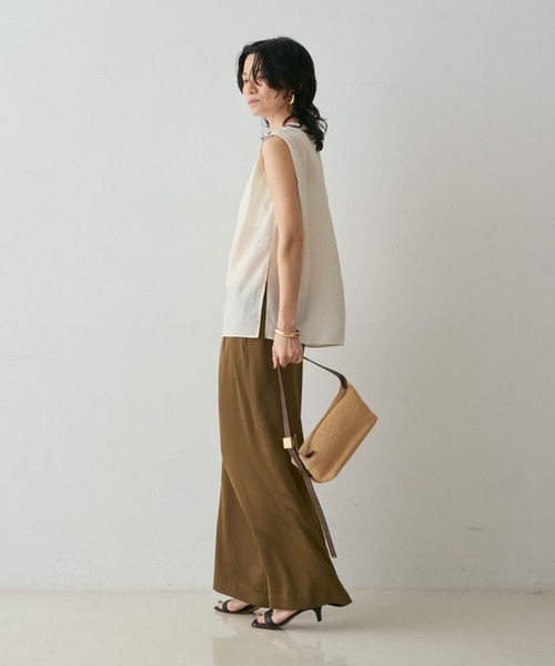 qualite(カリテ)の「シルキーローンブラウス 春服 夏服 オフィスカジュアル(シャツ/ブラウス・レディース・アイボリー/ライム・フリー)」の8枚目の写真