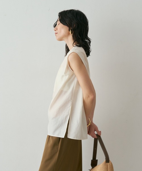 qualite(カリテ)の「シルキーローンブラウス 春服 夏服 オフィスカジュアル(シャツ/ブラウス・レディース・アイボリー/ライム・フリー)」の18枚目の写真
