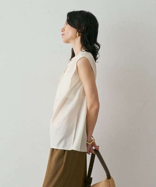 qualite(カリテ)の「シルキーローンブラウス 春服 夏服 オフィスカジュアル(シャツ/ブラウス・レディース・アイボリー/ライム・フリー)」の19枚目の写真