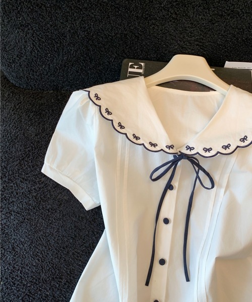 LUCPY(ラクピー)の「配色リボンセーラーカラーブラウス(シャツ/ブラウス・レディース・ホワイト・LARGE/MEDIUM/SMALL)」の2枚目の写真