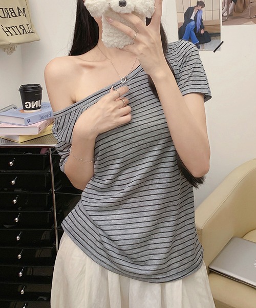 MAISON DE THERESE(メゾン ド テレーズ)の「5 色展開 ストライプ オフショルダー T シャツ ルーズ 着痩せ トップス(Tシャツ/カットソー・レディース・イエロー/ホワイト/ブラック/ブルー/グレー・M)」の2枚目の写真