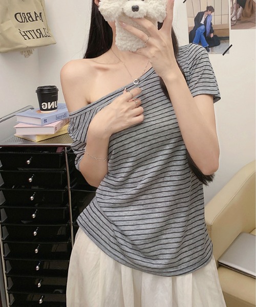 MAISON DE THERESE(メゾン ド テレーズ)の「5 色展開 ストライプ オフショルダー T シャツ ルーズ 着痩せ トップス(Tシャツ/カットソー・レディース・イエロー/ホワイト/ブラック/ブルー/グレー・M)」の8枚目の写真