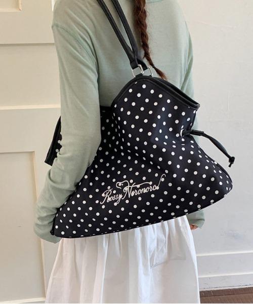 FREE STYLISTS(フリー スタイリスト)の「【Y2Kガーリー】 レトロドット柄 フロントロゴ刺繍 ートバッグ 【A4サイズ収納可能】(ショルダーバッグ・レディース・ブラック/ホワイト・FREE)」の2枚目の写真