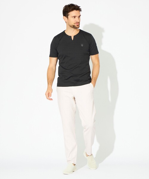 EPOCA UOMO(エポカウォモ)の「シャドー千鳥ジャカードキーネックカットソー(Tシャツ/カットソー・メンズ・ブラック/ホワイト・46/48)」の5枚目の写真