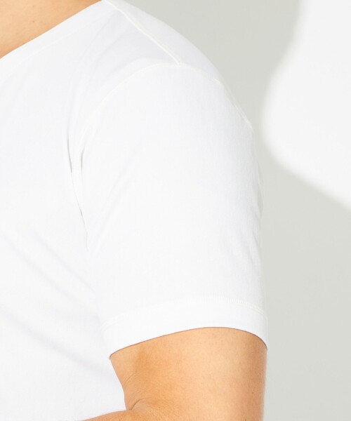 EPOCA UOMO(エポカウォモ)の「シャドー千鳥ジャカードキーネックカットソー(Tシャツ/カットソー・メンズ・ブラック/ホワイト・46/48)」の9枚目の写真