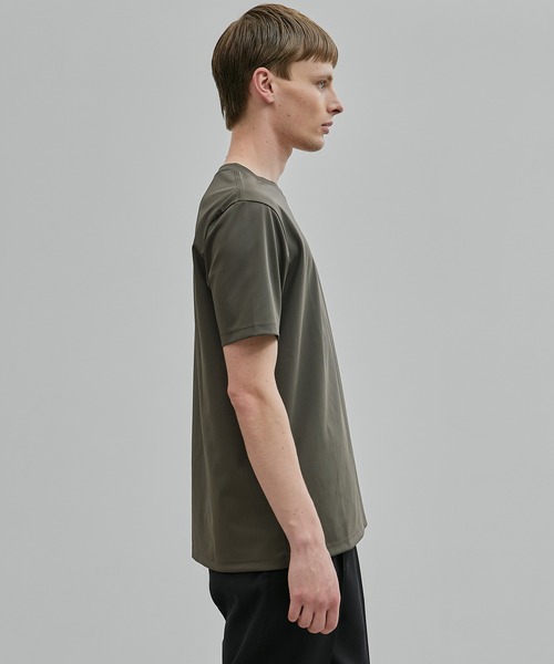 UNITED TOKYO(ユナイテッドトウキョウ)の「【残りわずか】QUICKDRY レギュラーTシャツ |日本生産/速乾性/防シワ/洗濯可能/よれない(Tシャツ/カットソー・メンズ・ライトグレー/ブラック/ダークグレー/グレイッシュベージュ・1/2/4/3)」の10枚目の写真