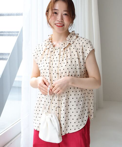 le.coeur blanc(ルクールブラン)の「カットドビーフリルネックブラウス(シャツ/ブラウス・レディース・オレンジ系その他/グリーン系その他2/ホワイト系その他2・38)」の5枚目の写真