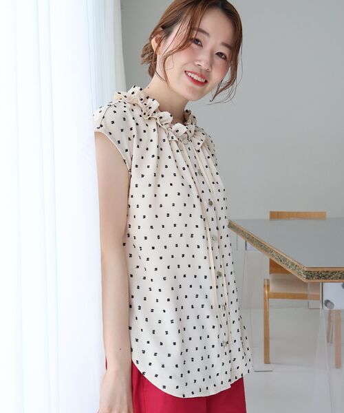 le.coeur blanc(ルクールブラン)の「カットドビーフリルネックブラウス(シャツ/ブラウス・レディース・オレンジ系その他/グリーン系その他2/ホワイト系その他2・38)」の6枚目の写真