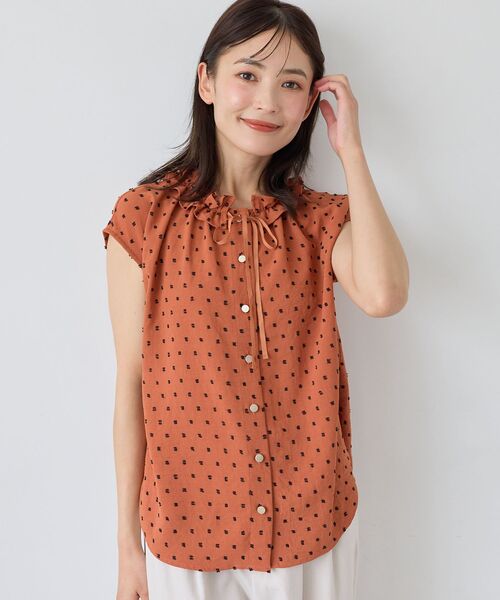 le.coeur blanc(ルクールブラン)の「カットドビーフリルネックブラウス(シャツ/ブラウス・レディース・オレンジ系その他/グリーン系その他2/ホワイト系その他2・38)」の12枚目の写真