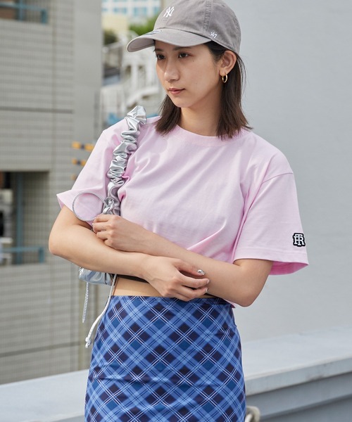 ROOPTOKYO(ループトウキョウ)の「オリジナルチームロゴ袖ワッペンTシャツ 半袖 クルーネック ハイグレードコットン 5.6oz 丸胴 シンプル ミドル丈 クロップド丈 短丈 メンズ レディース ユニセックス 秋 秋服 2026年秋冬(Tシャツ/カットソー・メンズ・ホワイト/ブラック/チャコール/ブルー/ライトピンク・S/M/L/XL)」の5枚目の写真