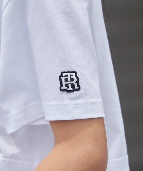 ROOPTOKYO(ループトウキョウ)の「オリジナルチームロゴ袖ワッペンTシャツ 半袖 クルーネック ハイグレードコットン 5.6oz 丸胴 シンプル ミドル丈 クロップド丈 短丈 メンズ レディース ユニセックス 秋 秋服 2026年秋冬(Tシャツ/カットソー・メンズ・ホワイト/ブラック/チャコール/ブルー/ライトピンク・S/M/L/XL)」の1枚目の写真